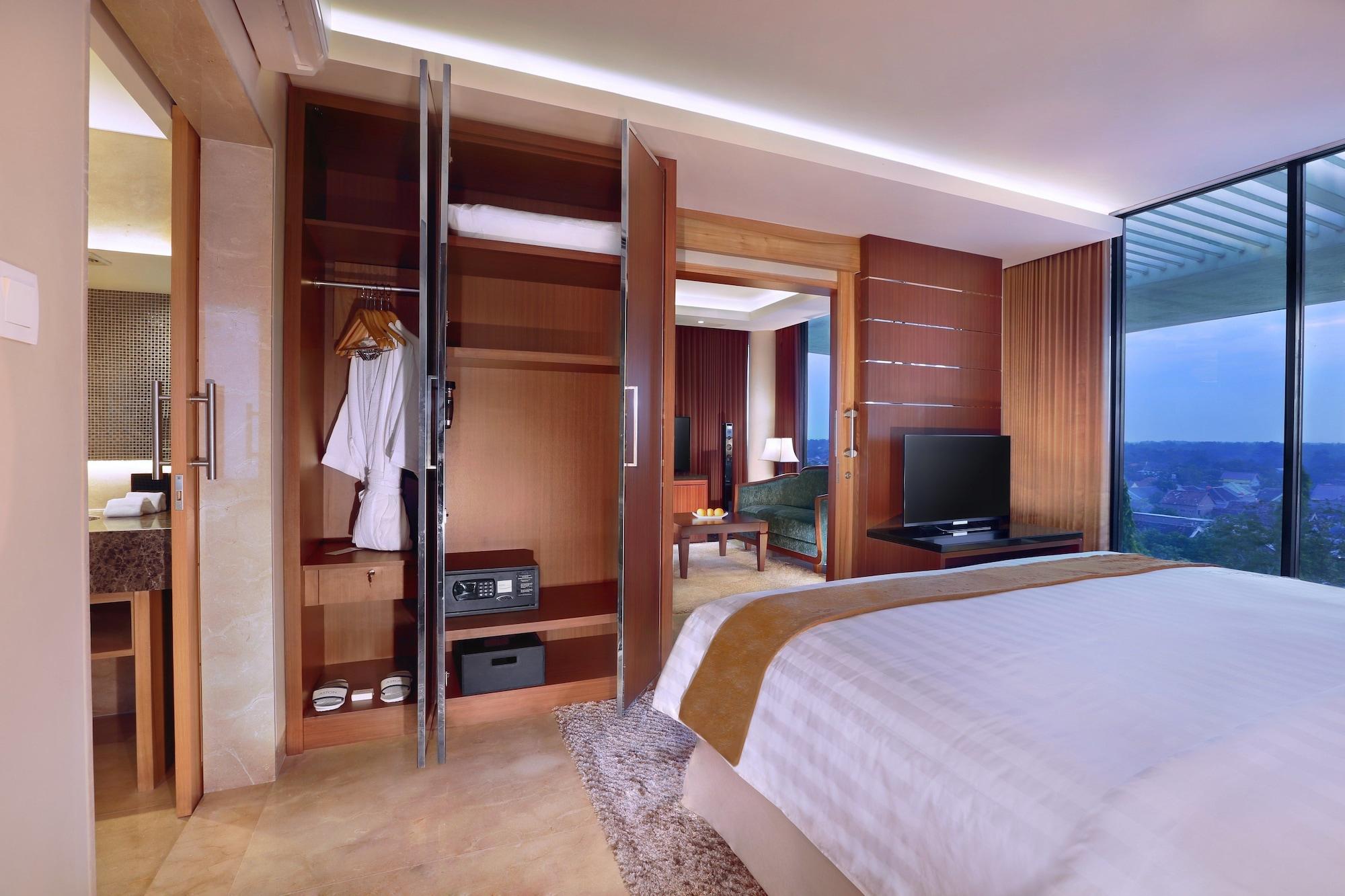 Aston Bojonegoro City Hotel Экстерьер фото