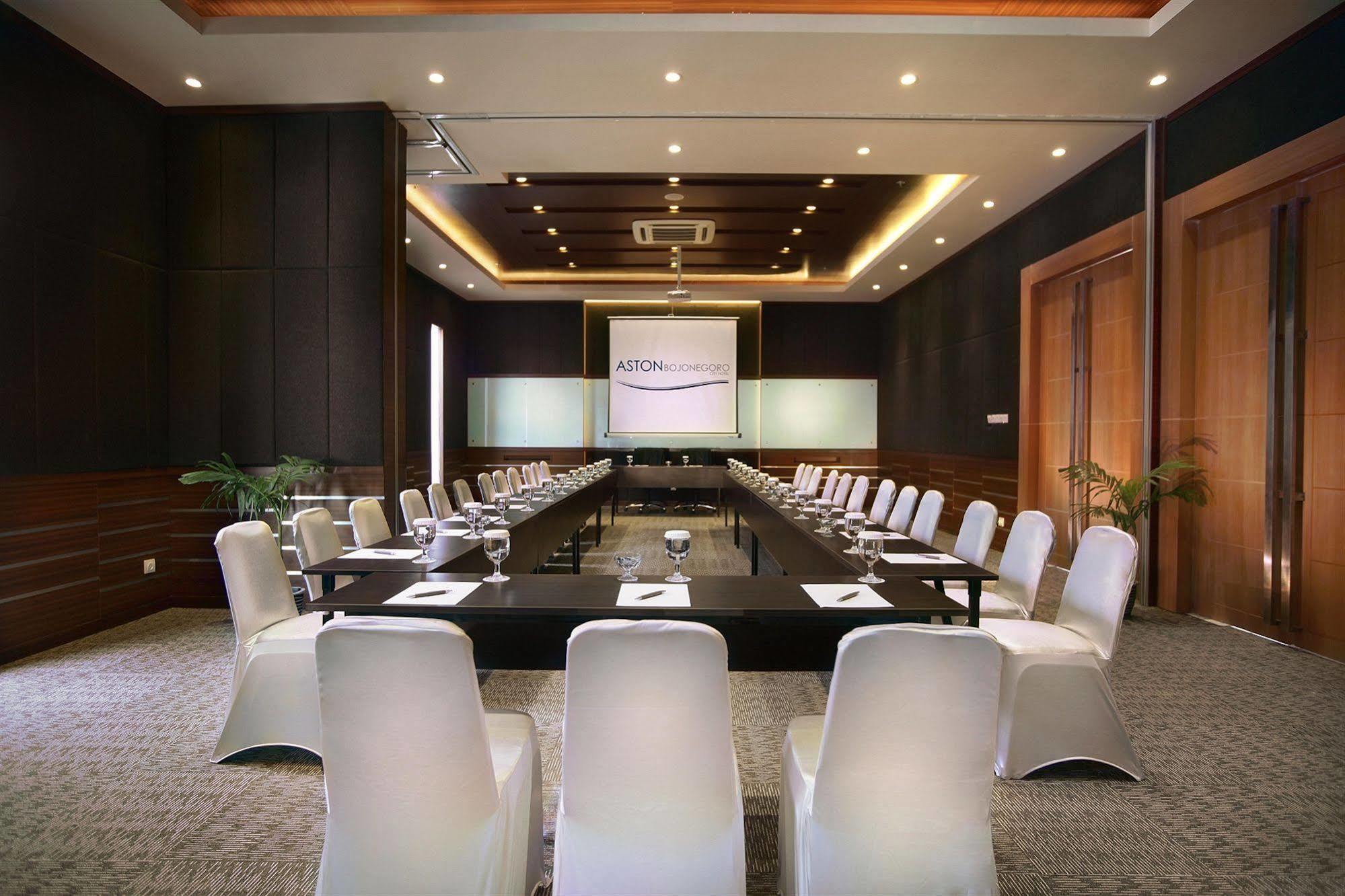Aston Bojonegoro City Hotel Экстерьер фото