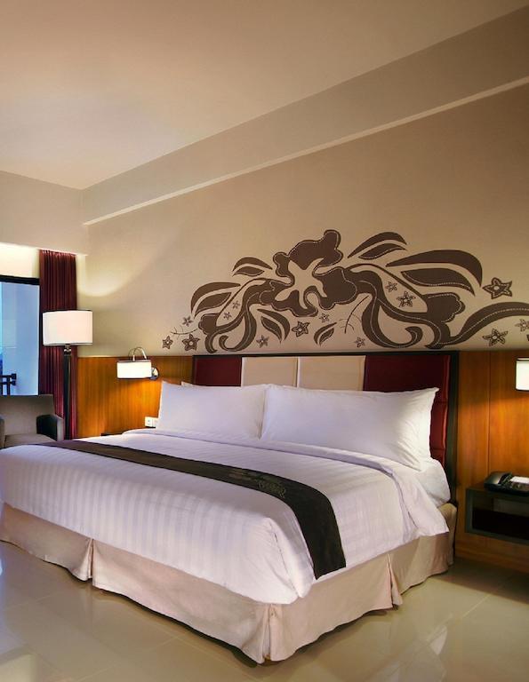 Aston Bojonegoro City Hotel Экстерьер фото